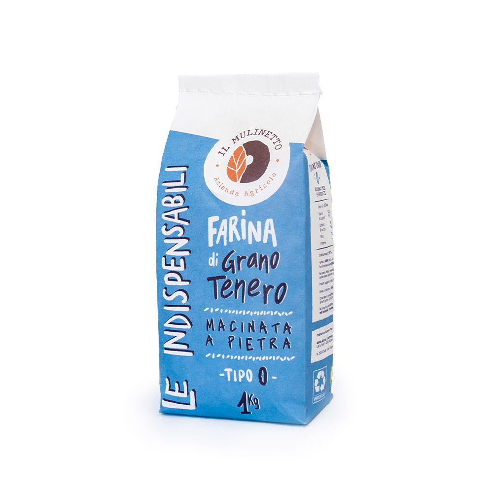 Farina di Grano Tenero tipo 0, poggiata su sfondo bianco